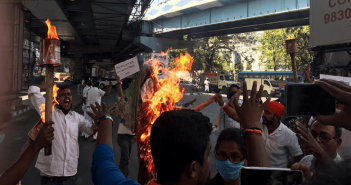 পশ্চিমবঙ্গে বাংলাদেশি দূতাবাস ঘেরাও, শেখ হাসিনার কুশপুত্তলিকা দাহ