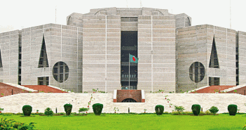রাষ্ট্রের টাকায় লুটপাট চলছে!